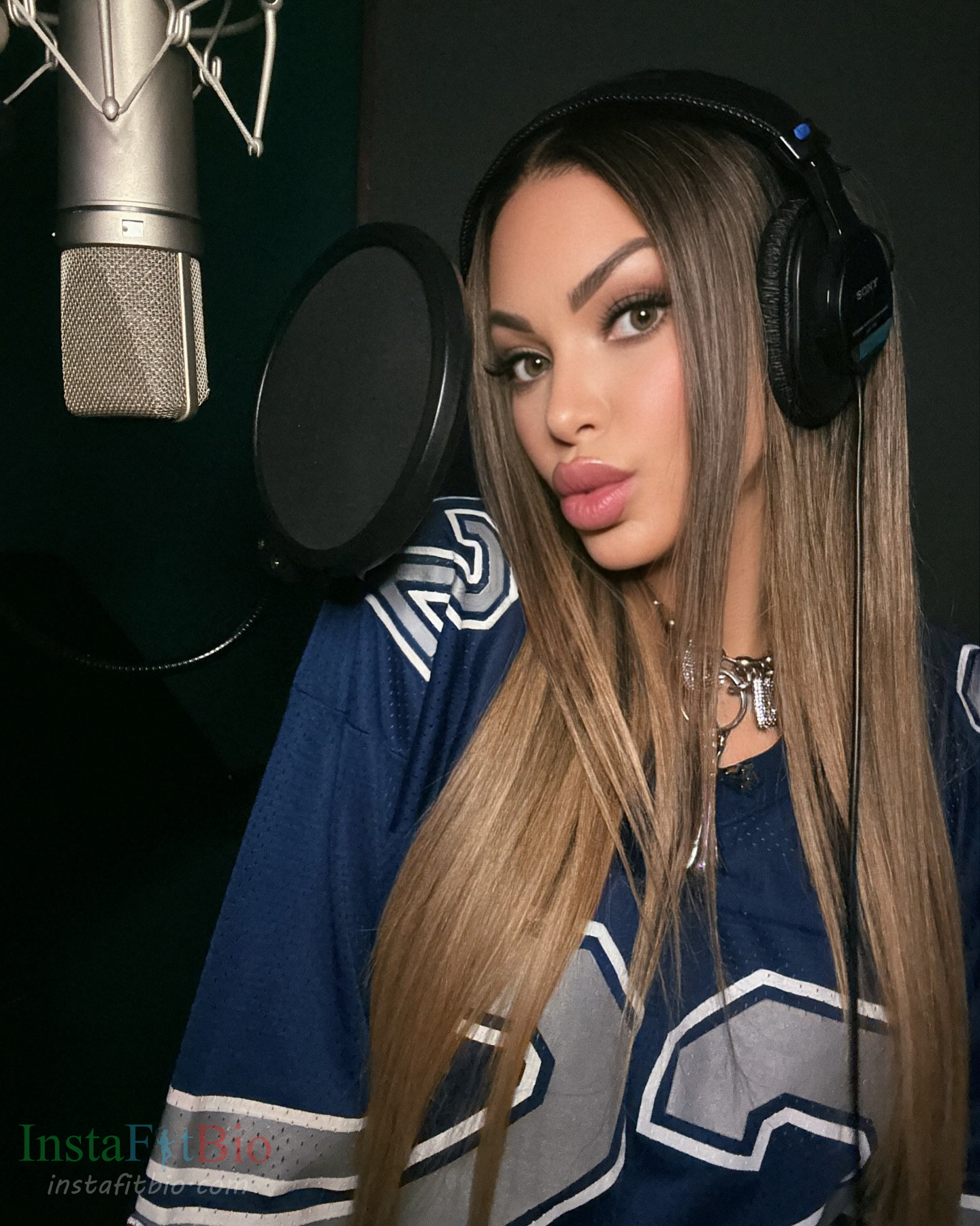 Vivian-Kindle-Wallpapers-InstaFitBio-7 Vivian Kindle