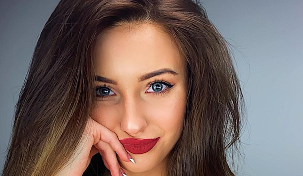 Taylor Alesia InstaFitBio