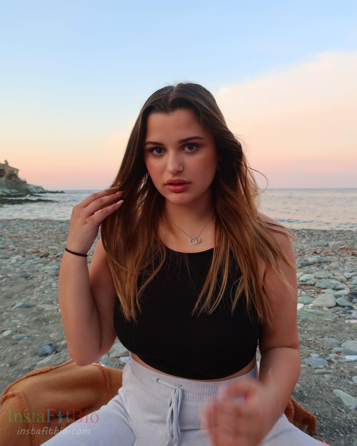 Laalysnl-Wallpapers-InstaFitBio-1-1 Julie Gauthier