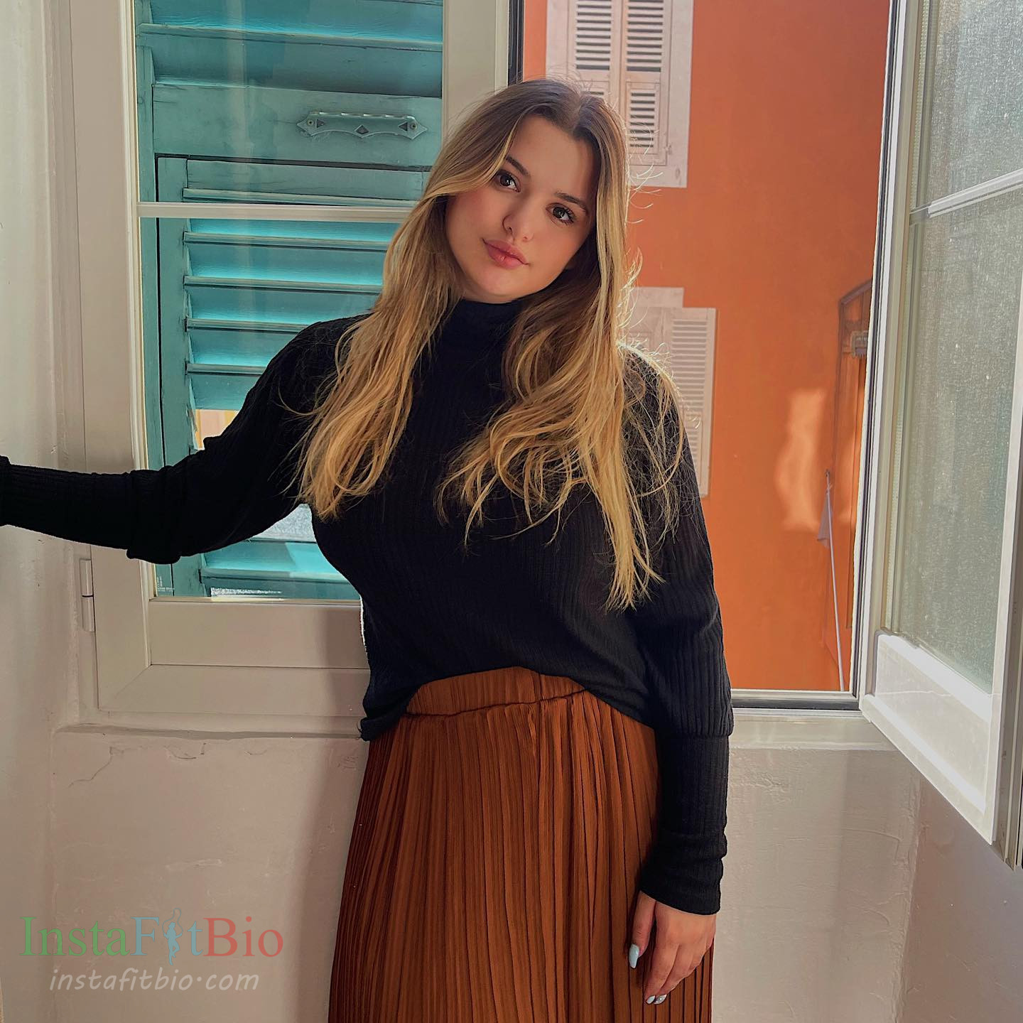 Laalysnl-Wallpapers-InstaFitBio-2-1 Julie Gauthier