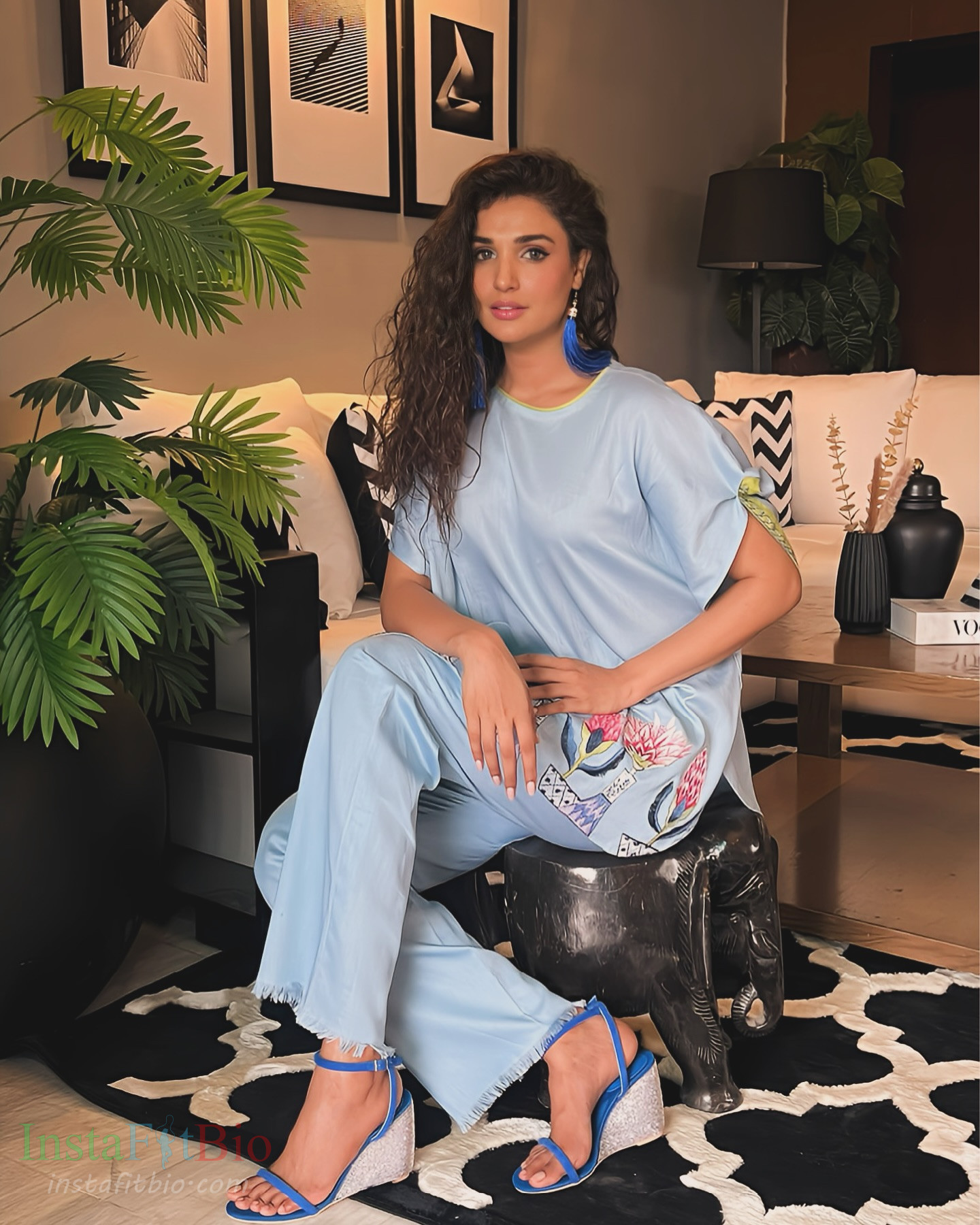 Amna-Ilyas-Wallpapers-InstaFitBio-4 Amna Ilyas