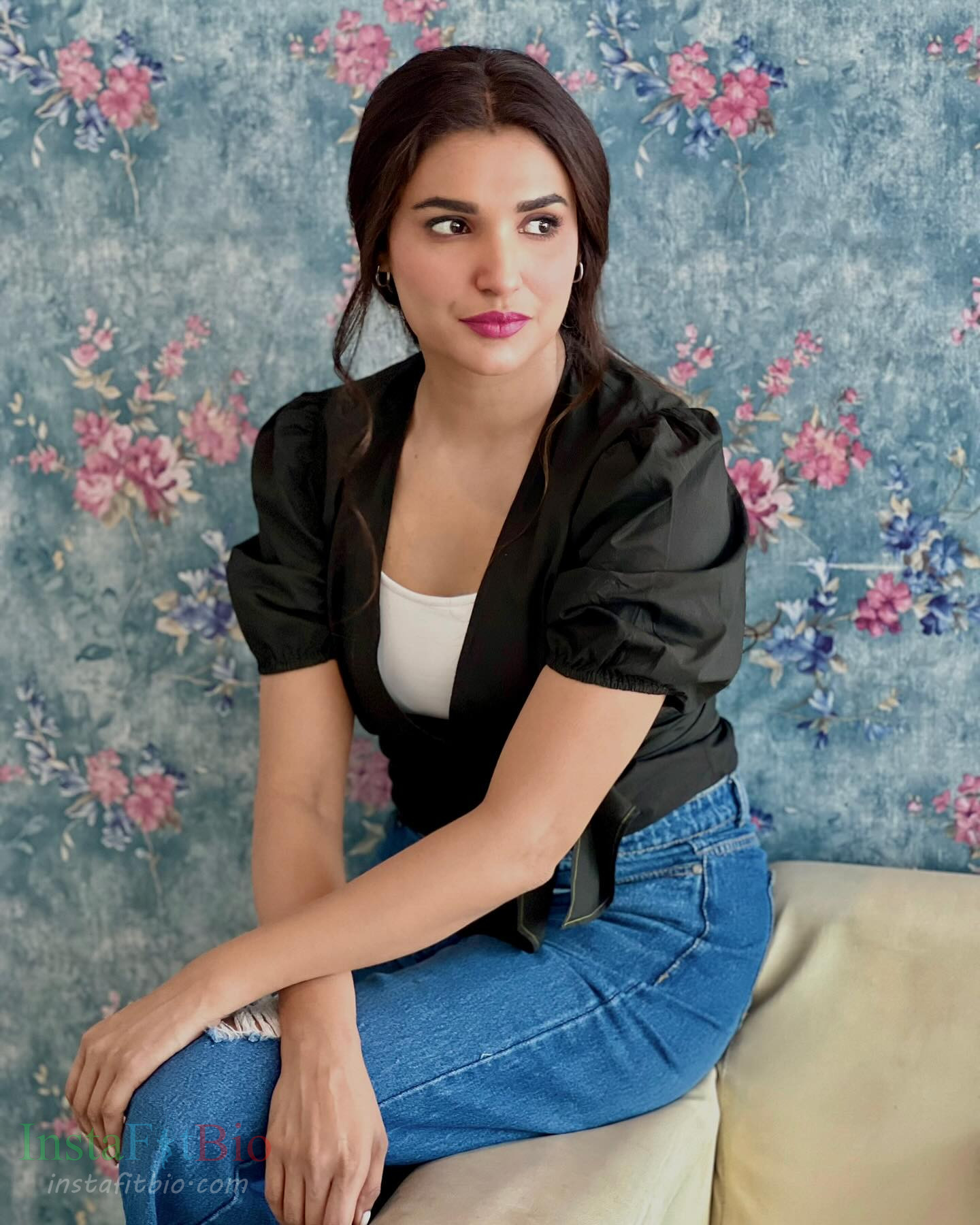 Amna-Ilyas-Wallpapers-InstaFitBio-5 Amna Ilyas