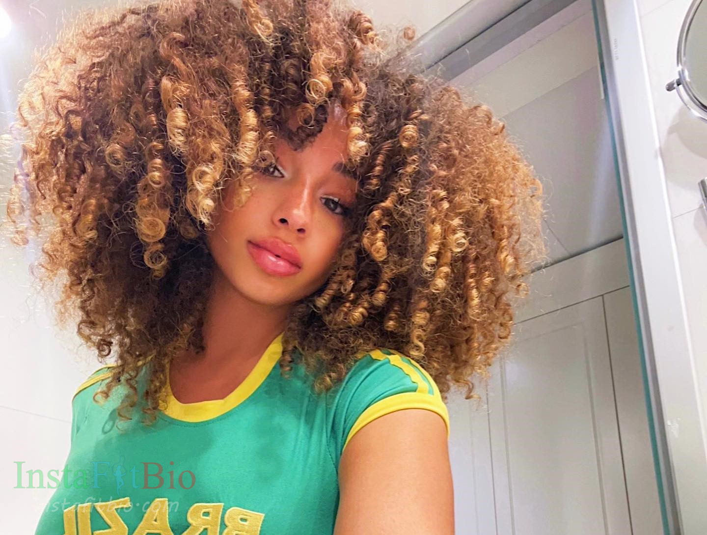 Dana-Curly-Wallpapers-InstaFitBio-3 Dana Curly