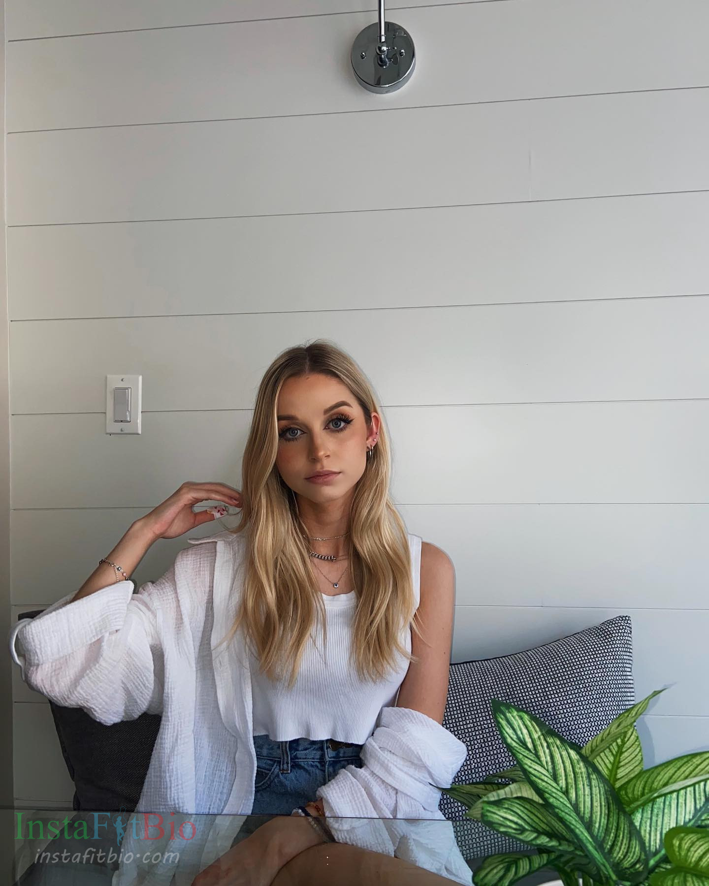 Kay-Cook-Wallpapers-InstaFitBio-4 Kay Cook