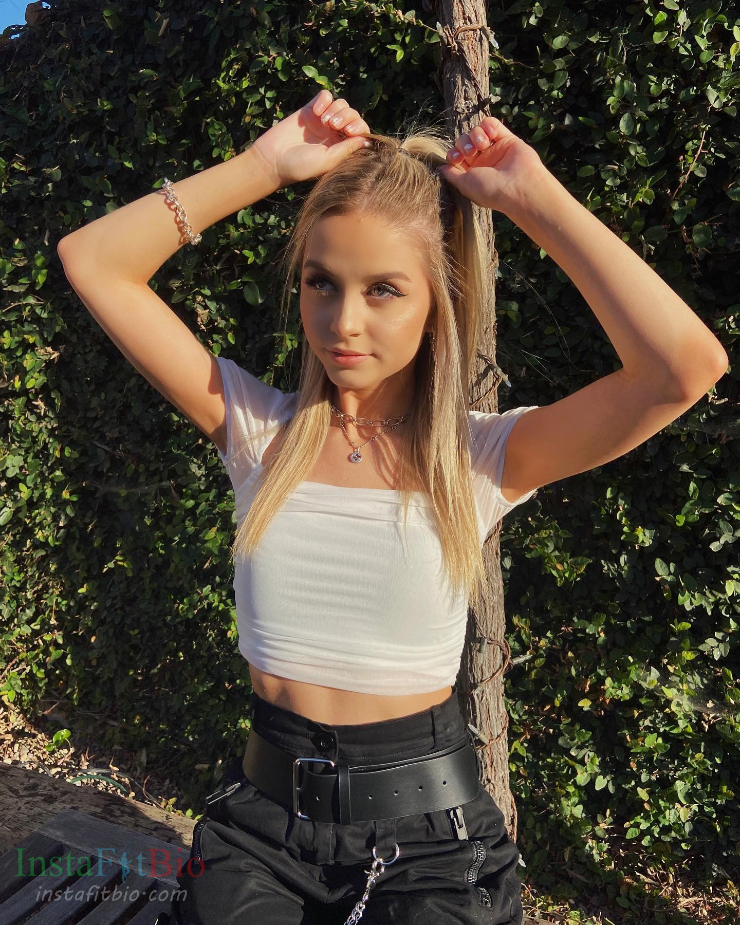 Kay-Cook-Wallpapers-InstaFitBio-5 Kay Cook