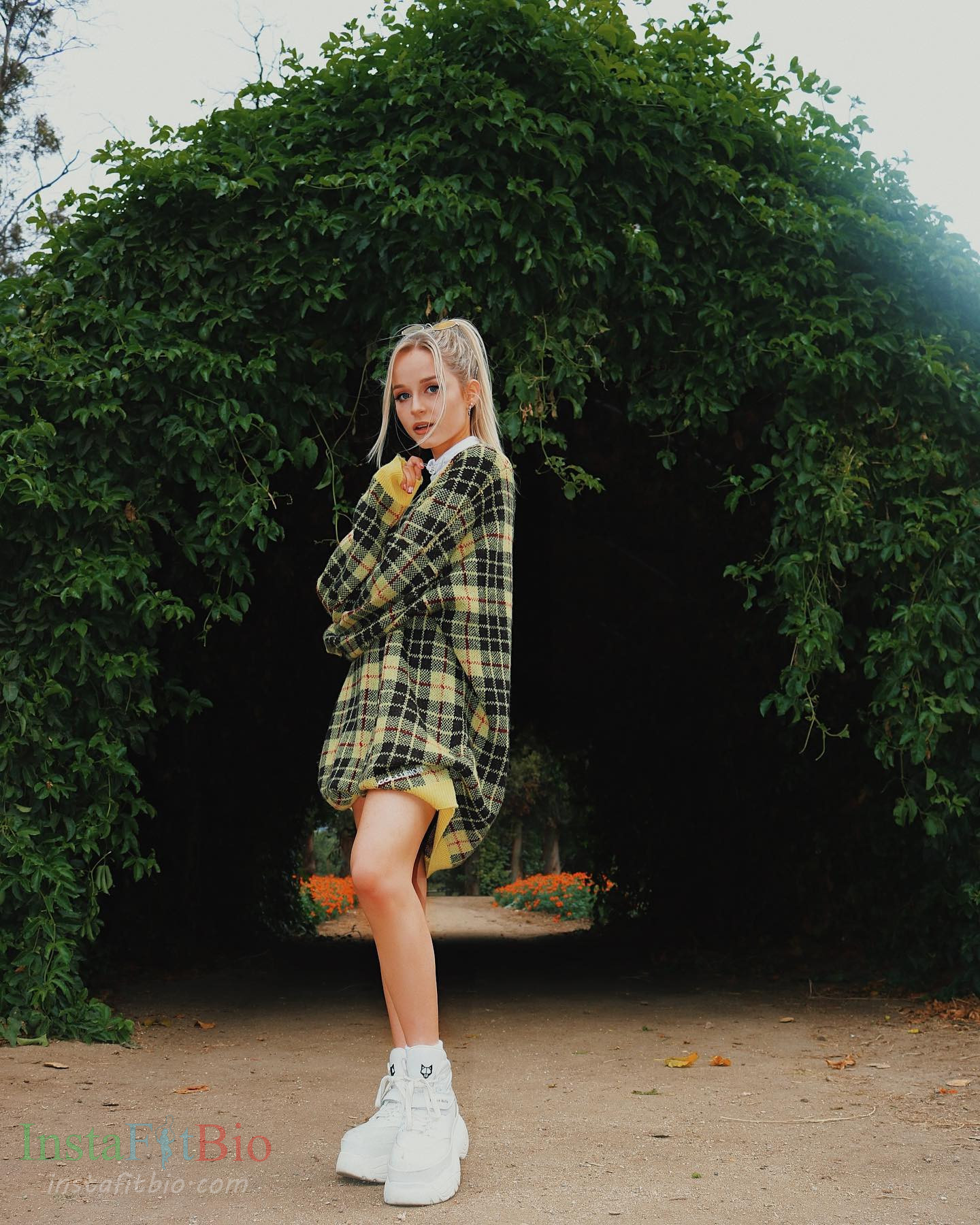 Kay-Cook-Wallpapers-InstaFitBio-7 Kay Cook