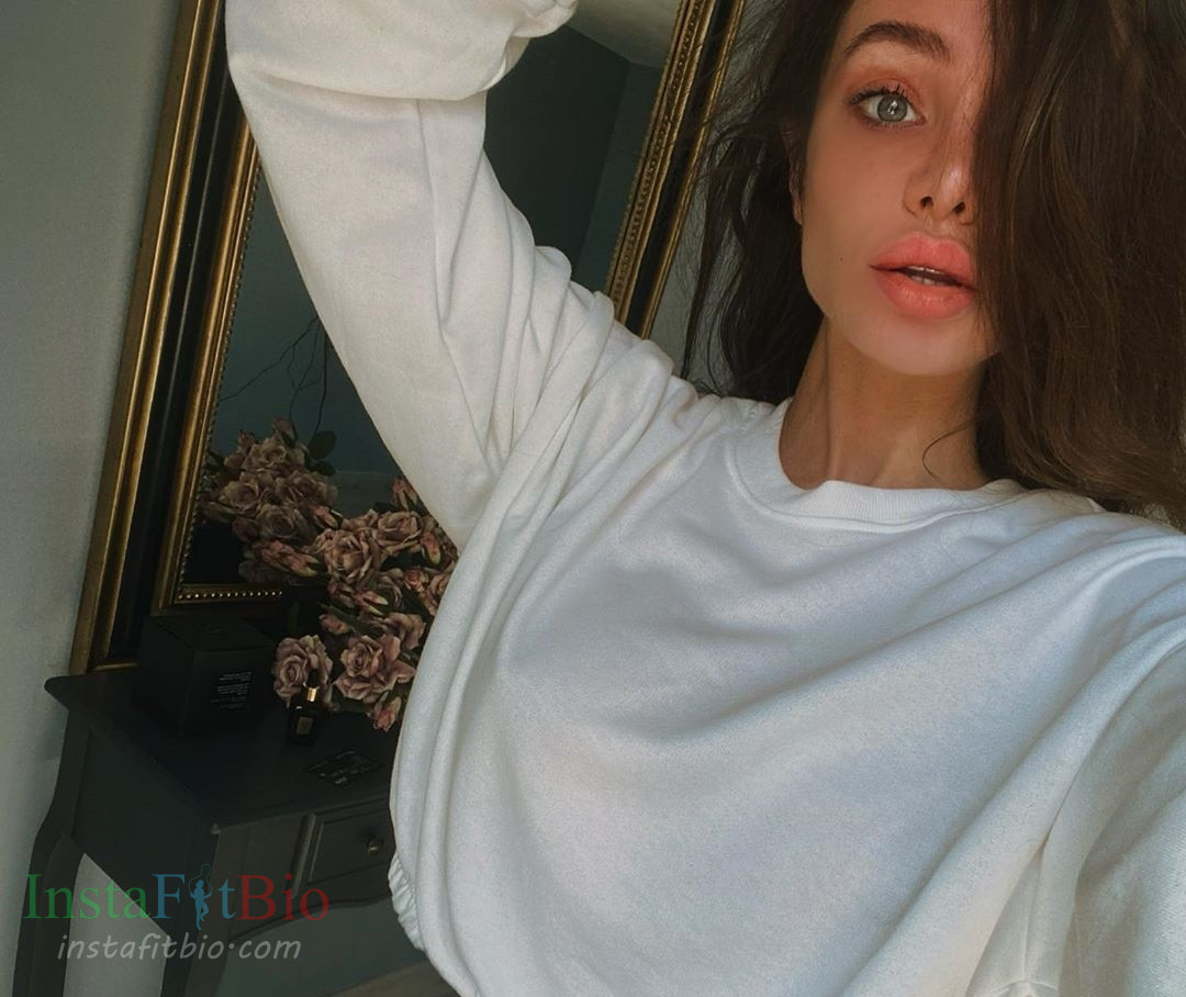 Ollia-Tzarina-Wallpapers-InstaFitBio-2 Ollia Tzarina