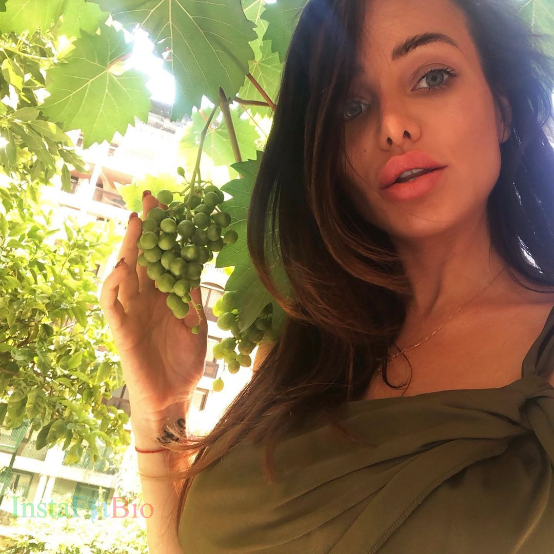 Ollia-Tzarina-Wallpapers-InstaFitBio-8 Ollia Tzarina