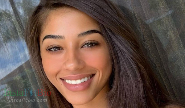 Farah Abad #InstaFitBio