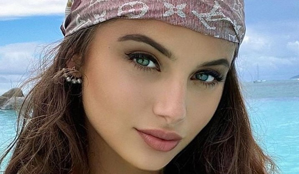 Carina Zavline InstaFitBio