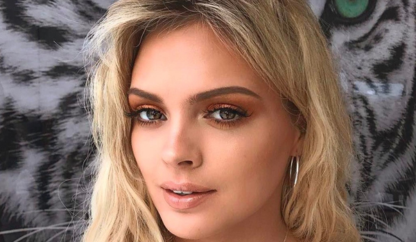 Danielle Sellers InstaFitBio