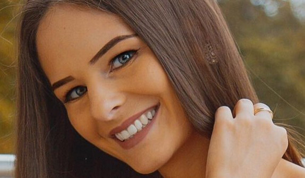 Julia Hofer InstaFitBio