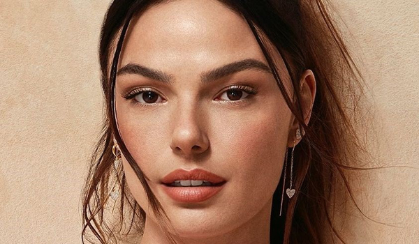 Isis Valverde InstaFitBio