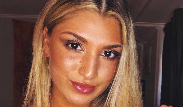 Halle Simon InstaFitBio