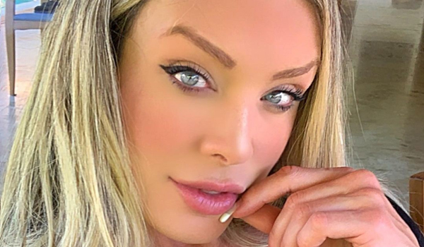 Tati Lobao InstaFitBio