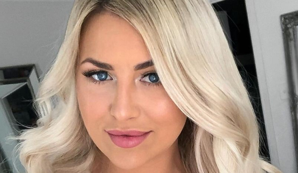 Melanie Clarke InstaFitBio