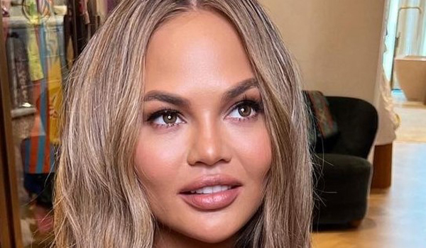 Chrissy Teigen InstaFitBio