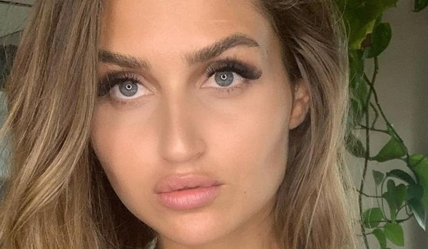 Holly Courtney InstaFitBio