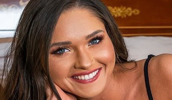 Zoe Bloom InstaFitBio