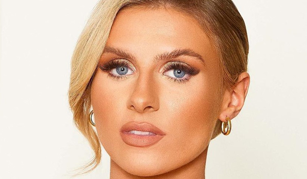 Chloe Burrows InstaFitBio