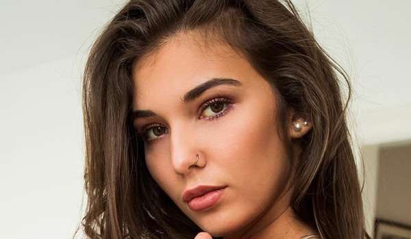 Amber Van Geert InstaFitBio