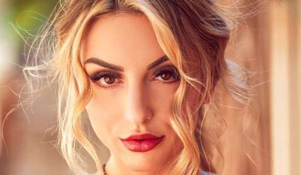 Kylie Mac InstaFitBio