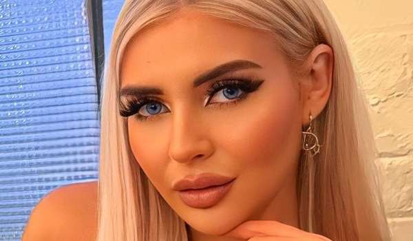 Larissa Trownson InstaFitBio