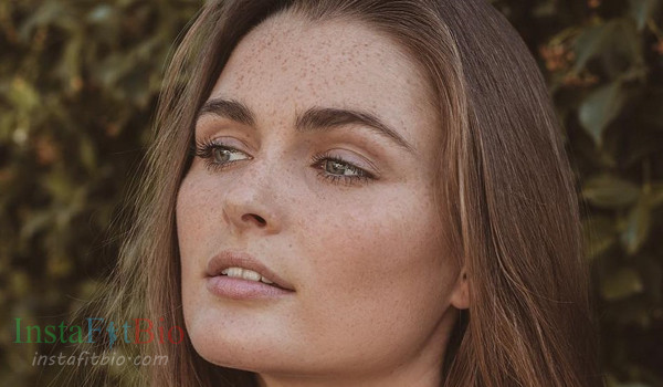 Khloe Elkins InstaFitBio