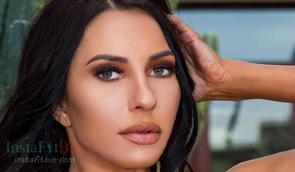 Lizzie Lee InstaFitBio