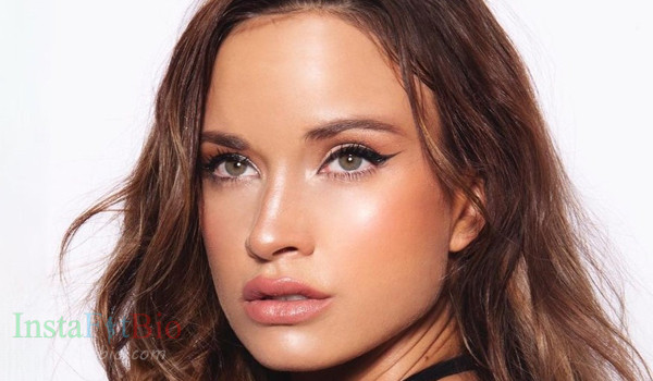 Camila Cavallo InstaFitBio