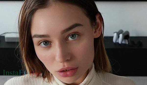 Ema Novak InstaFitBio