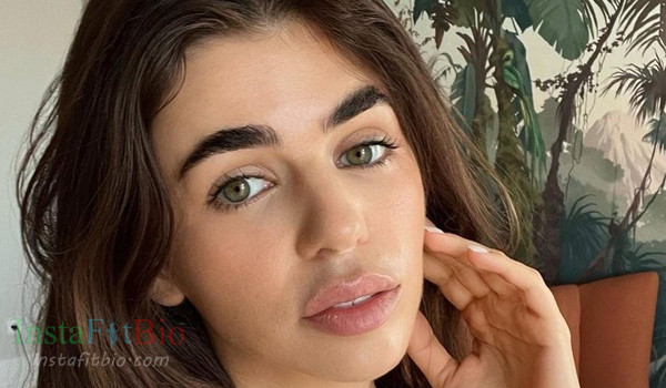 Kristinawith Akay InstaFitBio