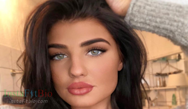 Laura Mania InstaFitBio