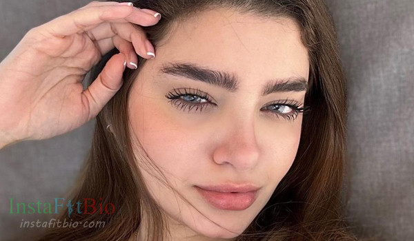 Laura Sahar InstaFitBio