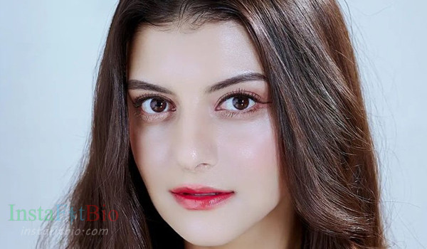 Rebecca Nour InstaFitBio