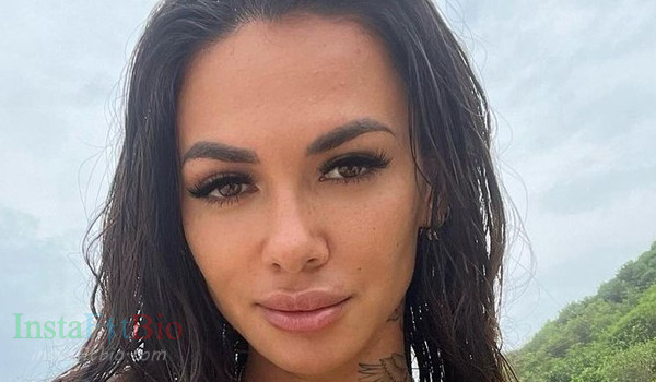 Sarah Turner InstaFitBio