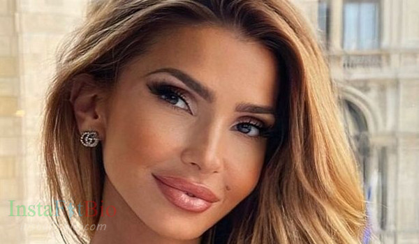 Manuela Ferrera InstaFitBio