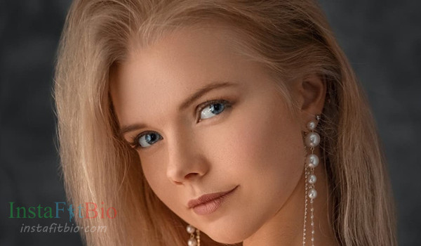 Melena Moon InstaFItBio