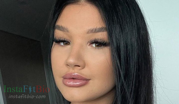 Amber Halliday #InstaFitBio