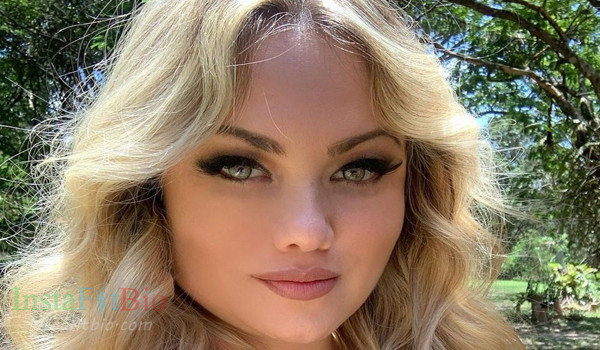 Ellen Rocche #InstaFitBio