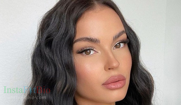 Emilia Emjeni #InstaFitBio