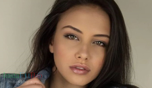 Jessica Albanka #INstaFitBio