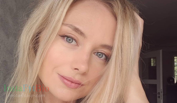 Karolina Konsulova #InstaFitBio