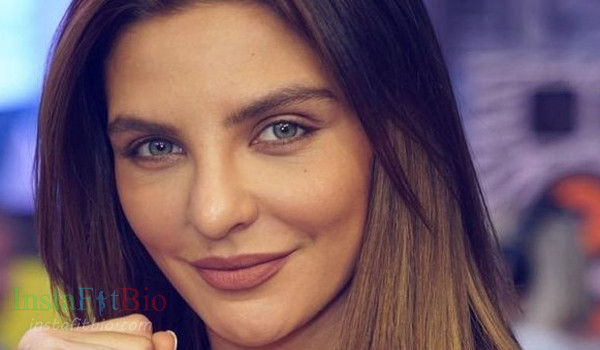 Christina Hammer #InstaFitBio