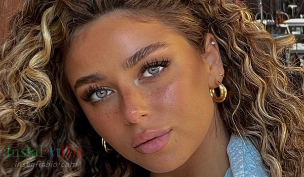 Emelie Battah #InstaFitBio