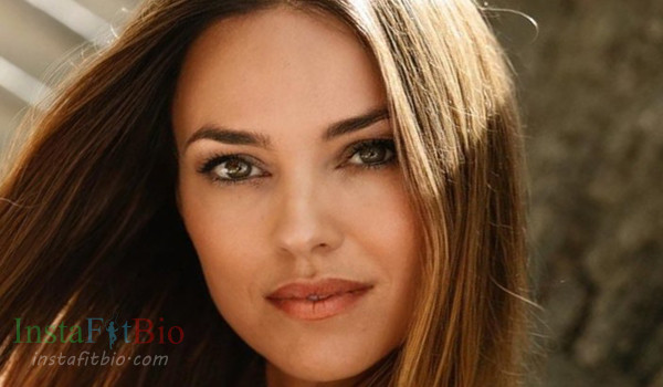 Helen Lindes Griffiths #InstaFitBio