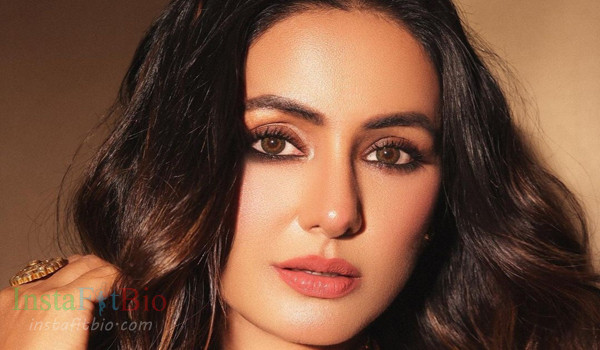 Hina Khan #InstaFitBio