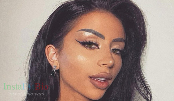 Amber Scholl #InstaFitBio