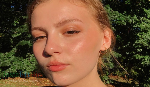 Bebe Wood #InstaFItBio