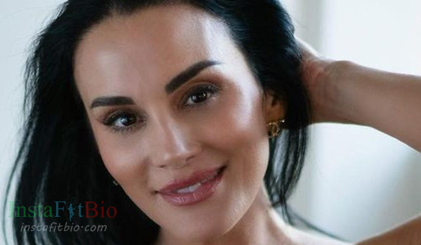 Christina Cindrich #InstaFitBio